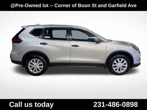 Used 2018 Nissan Rogue S AWD/4WD image 10