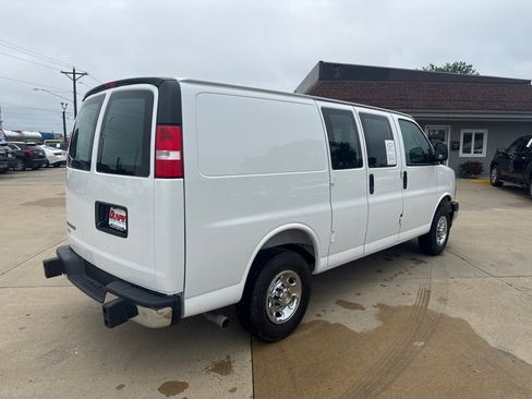 Used 2025 Chevrolet Express 2500 w/ Driver Convenience Package RWD image 5