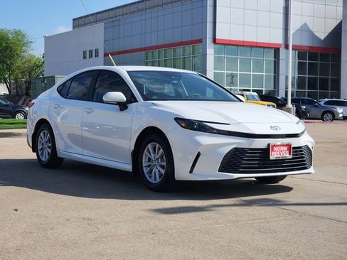 Used 2026 Toyota Camry LE image 2