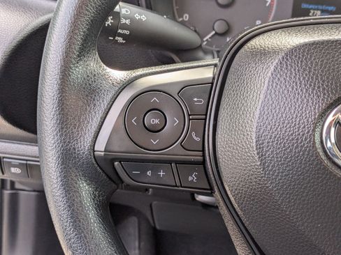 Used 2025 Toyota Corolla LE image 19