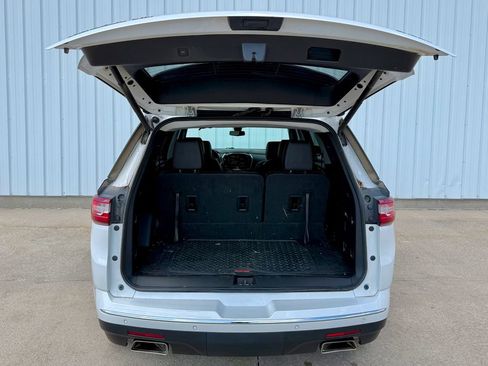 Used 2021 Chevrolet Traverse Premier w/ LPO, Floor Liner Package AWD/4WD image 16