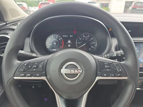 Used 2023 Nissan Kicks SV w/ Interior Electronics Package FWD image 16
