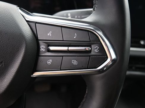 Used 2025 Chevrolet Equinox LT image 18