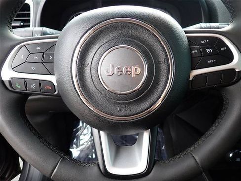 Used 2018 Jeep Renegade Latitude w/ Popular Equipment Group AWD/4WD image 12