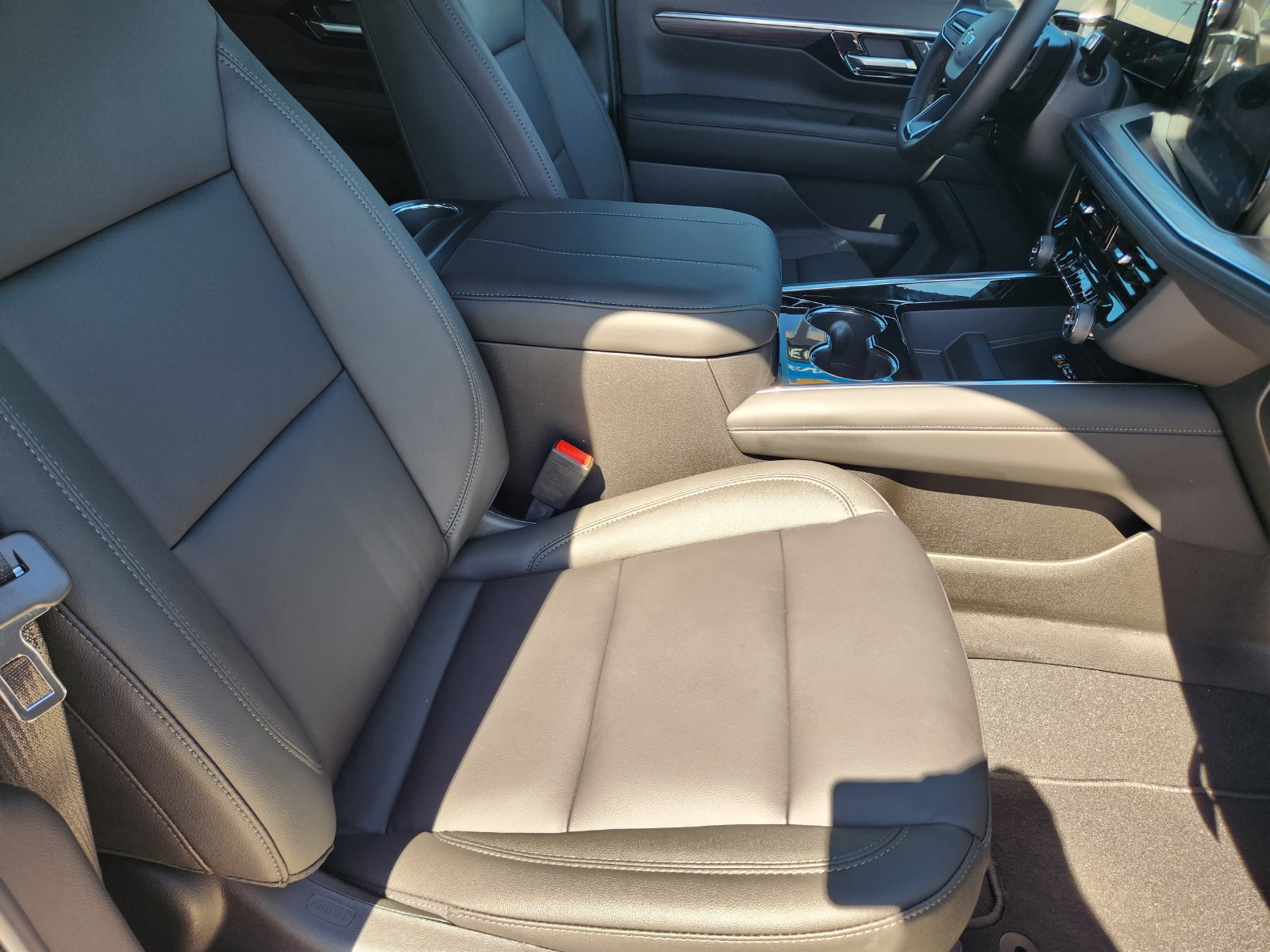 New 2027 Chevrolet Tahoe Z71 w/ Comfort Package AWD/4WD image 14