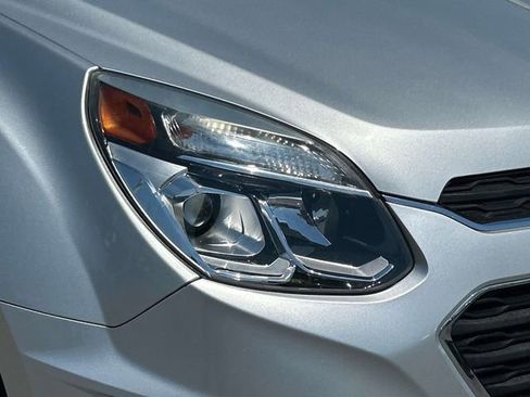 Used 2017 Chevrolet Equinox LS FWD image 9