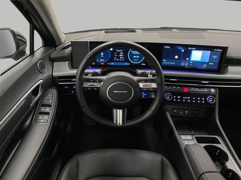 Certified 2025 Hyundai Sonata Limited FWD image 13
