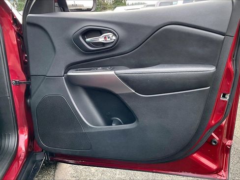 Certified 2019 Jeep Cherokee Latitude w/ Popular Appearance Group image 23