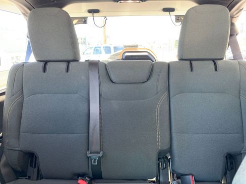 Used 2025 Jeep Wrangler Sahara image 37