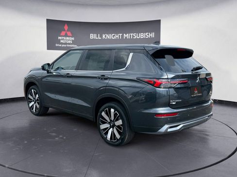 Used 2025 Mitsubishi Outlander SE AWD/4WD image 3