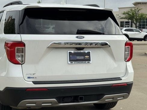 Used 2022 Ford Explorer XLT w/ Equipment Group 202A RWD image 8
