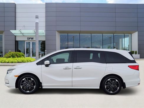 Used 2023 Honda Odyssey Elite image 3