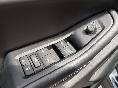 Used 2024 Jeep Grand Cherokee Altitude RWD image 7