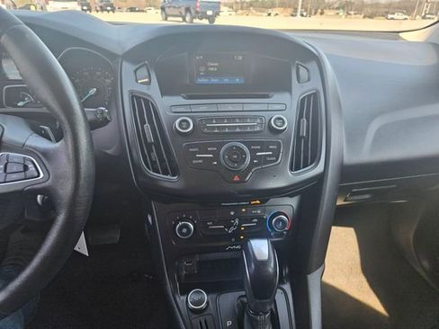 Used 2015 Ford Focus SE w/ SE Sport Package image 17