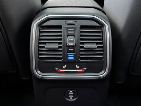 Used 2026 Porsche Macan AWD/4WD image 29