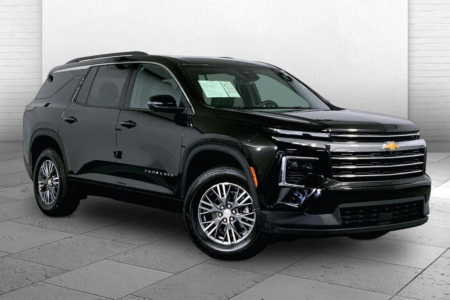 Used 2026 Chevrolet Traverse LT w/ Driver Confidence Package FWD image 1