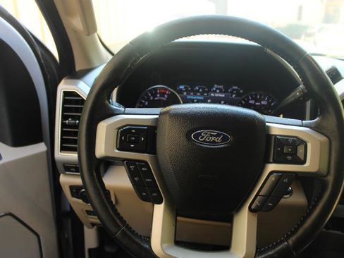 Used 2019 Ford F250 Lariat w/ Lariat Ultimate Package AWD/4WD image 9