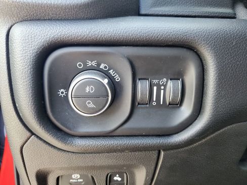 Used 2019 RAM 1500 Big Horn AWD/4WD image 11