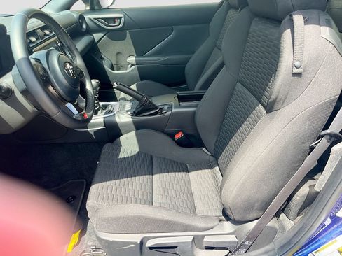 Used 2025 Toyota GR86 RWD image 19