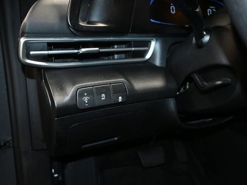 Used 2025 Hyundai Elantra SE image 18