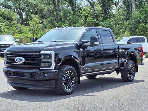 Used 2025 Ford F250 Platinum w/ FX4 Off-Road Package AWD/4WD image 3