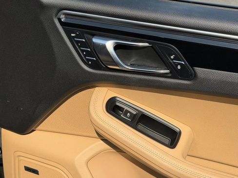Used 2018 Porsche Macan image 38