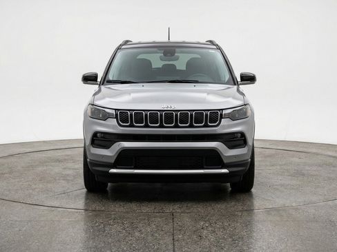 Used 2025 Jeep Compass Limited image 2