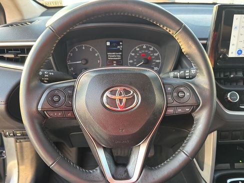 Certified 2025 Toyota Corolla Cross LE FWD image 19