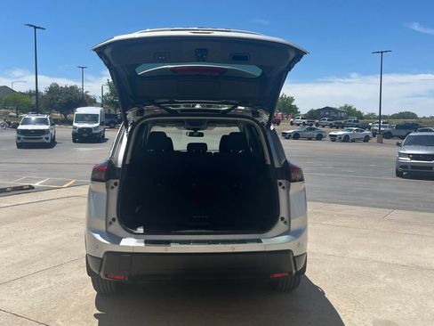 Used 2025 Nissan Rogue SV AWD/4WD image 7