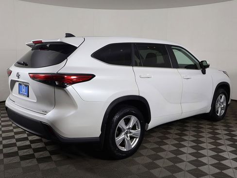 Used 2023 Toyota Highlander L AWD/4WD image 7
