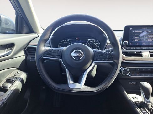 Used 2024 Nissan Altima 2.5 SV FWD image 13