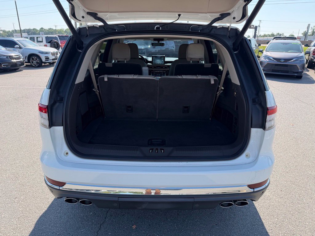Used 2022 Lincoln Aviator Reserve w/ Equipment Group 201A AWD/4WD image 9