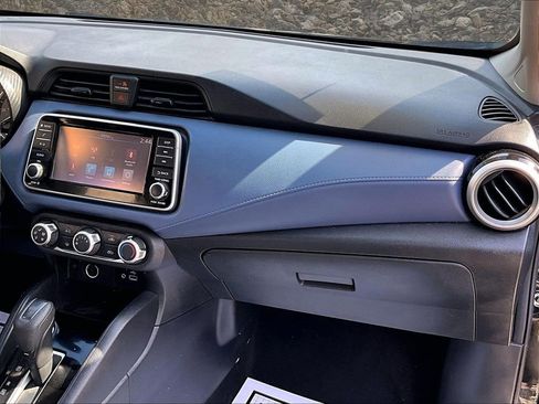 Used 2023 Nissan Versa SV image 12