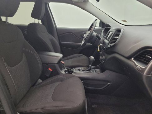 Used 2019 Jeep Cherokee Latitude w/ Popular Appearance Group FWD image 21