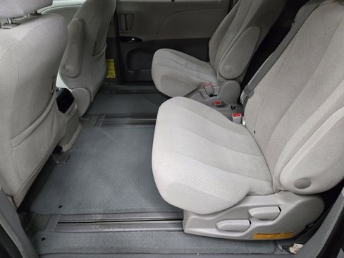 Used 2012 Toyota Sienna LE image 8