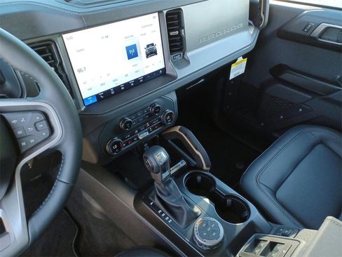 New 2025 Ford Bronco Badlands image 11
