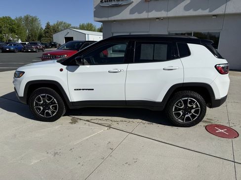 Used 2024 Jeep Compass Trailhawk AWD/4WD image 5