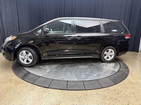 Used 2011 Toyota Sienna image 10