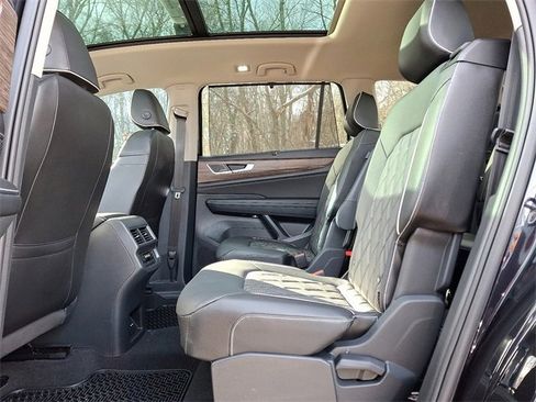 Used 2024 Volkswagen Atlas SEL Premium R-Line image 10