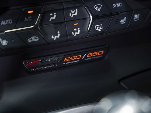 Used 2016 Chevrolet Corvette Z06 w/ 3LZ Preferred Equipment Group image 53