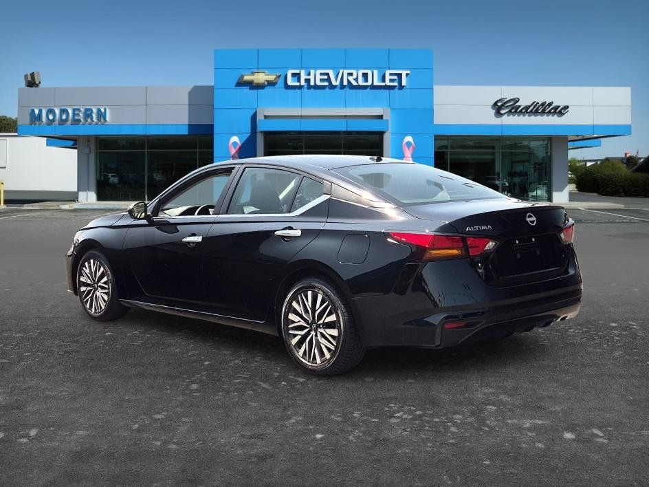 Used 2024 Nissan Altima 2.5 SV FWD image 3