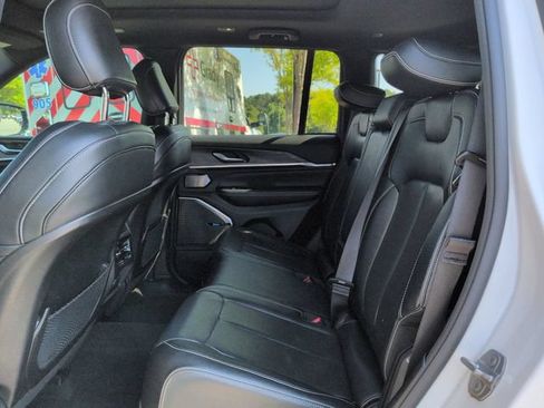 Used 2022 Jeep Grand Cherokee Overland AWD/4WD image 13