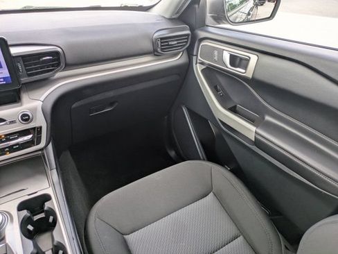 Used 2023 Ford Explorer XLT AWD/4WD image 16