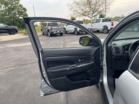 Used 2024 Mitsubishi Outlander Sport SE image 8