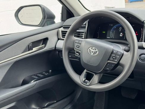 Used 2025 Toyota Camry LE image 12