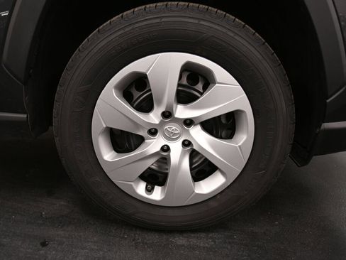 Certified 2023 Toyota RAV4 LE image 28