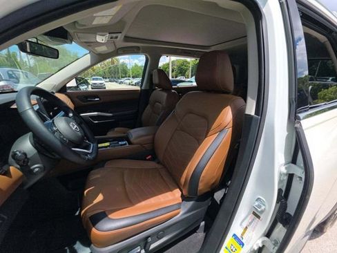 Used 2023 Nissan Pathfinder Platinum AWD/4WD image 8