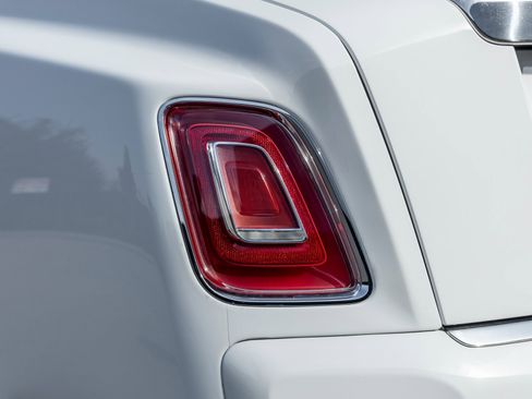 Used 2022 Rolls-Royce Phantom Extended Wheelbase image 15