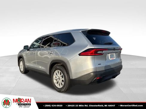 Used 2024 Toyota Grand Highlander XLE AWD/4WD image 3