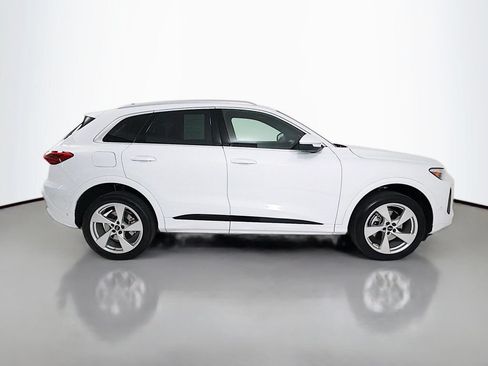 Used 2025 Audi Q5 Premium Plus w/ Premium Plus AWD/4WD image 8
